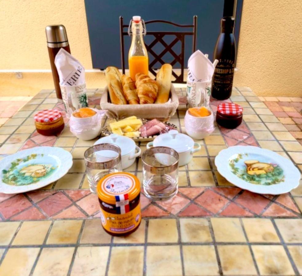 Bed and Breakfast Au son de l Angélus Moncrabeau Esterno foto